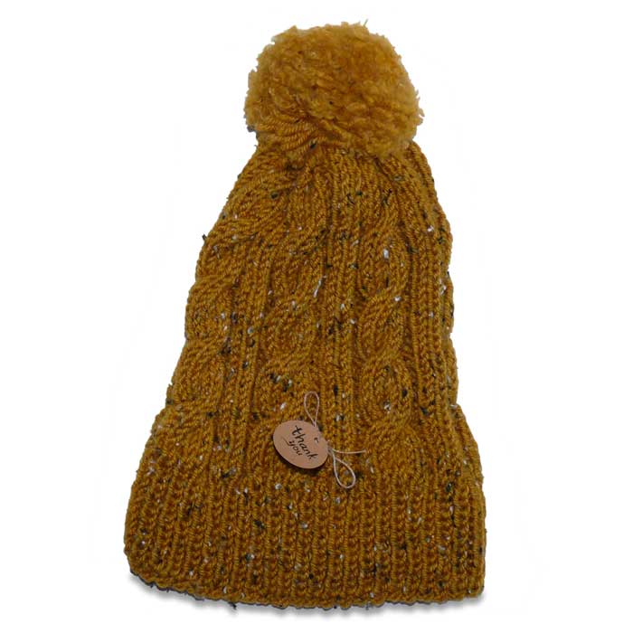 GORRO DE LANA CON POMPN Mostaza (Tejido a Mano)